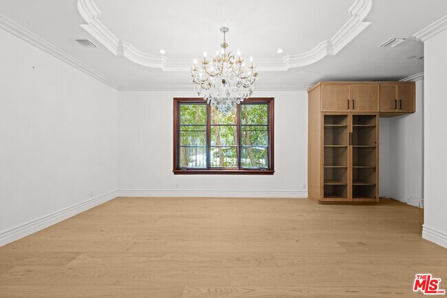 Building Photo - 119 N Maple Dr