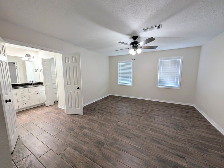 Building Photo - 531 Pine Hills Dr