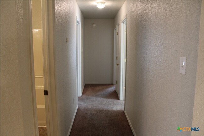Building Photo - 2706 Alma Dr