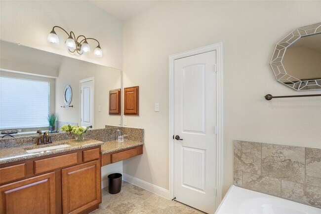 Building Photo - 6703 Honeycrest Lane