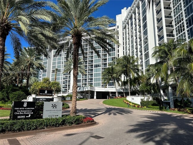 Building Photo - 10275 Collins Ave