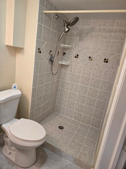 Building Photo - 554 Logan St