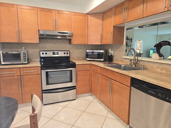 Building Photo - 3403 Bimini Ln