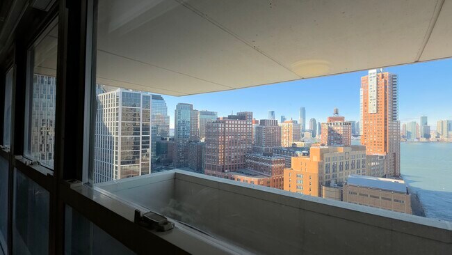 Building Photo - 310 Greenwich St