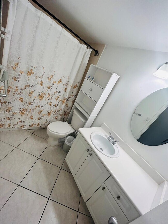 Building Photo - 1455 N Treasure Dr