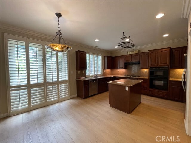 Building Photo - 16 Rosenblum