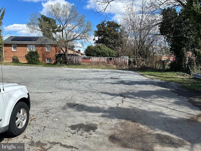 Building Photo - 2627 Colebrooke Dr