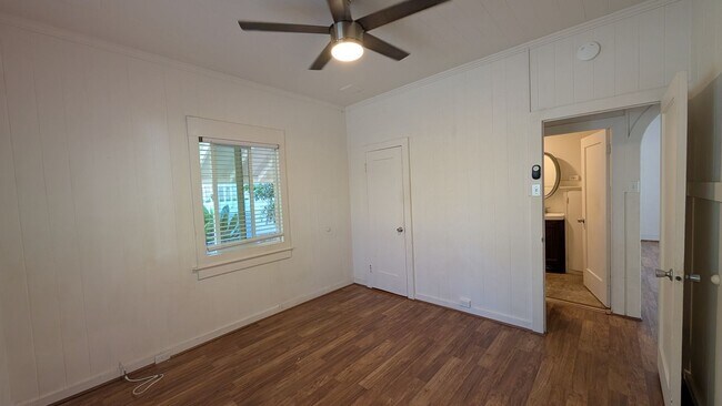 Building Photo - 3609 Leahi Ave