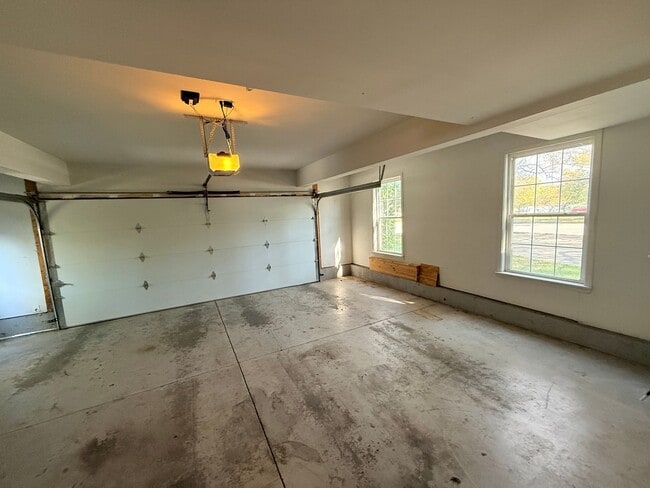 Building Photo - Spacious 4 Bed 2.5 Bath In Lexington!