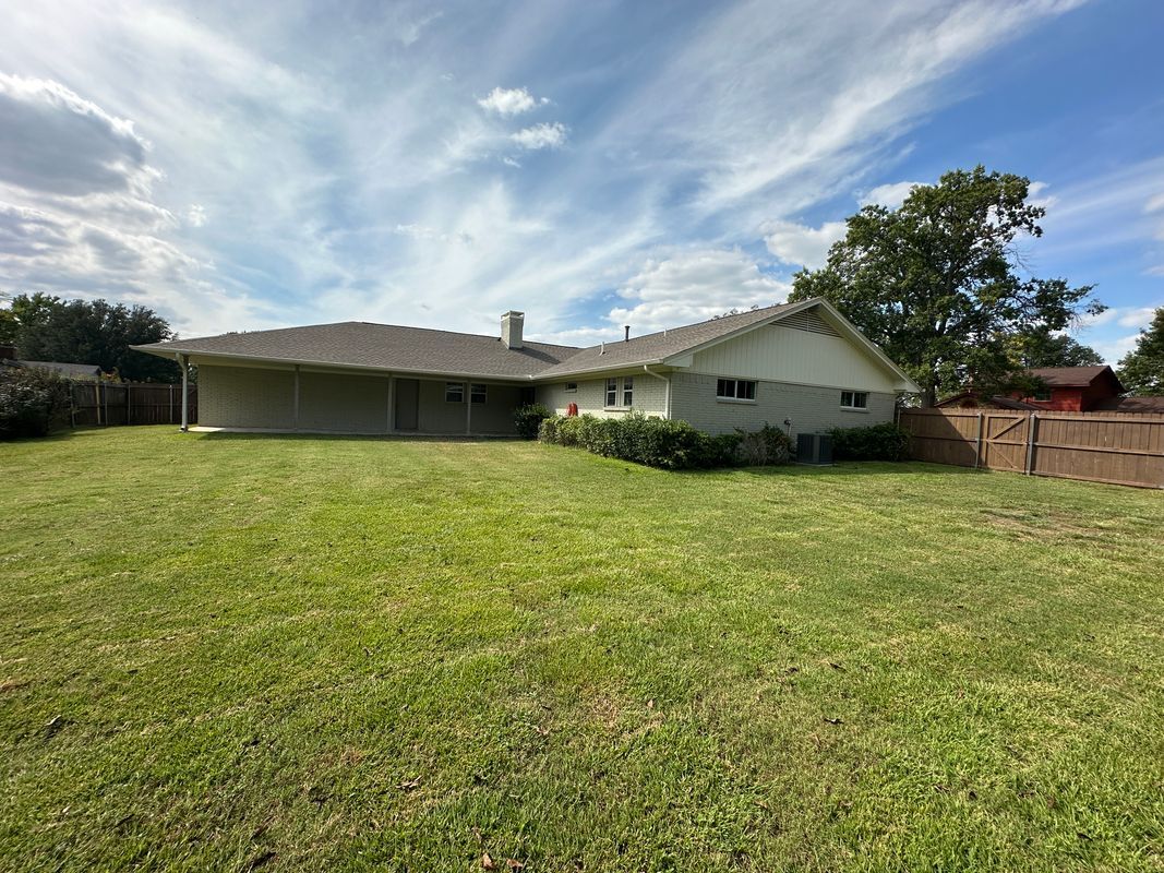 Building Photo - 104 Kingswood Dr
