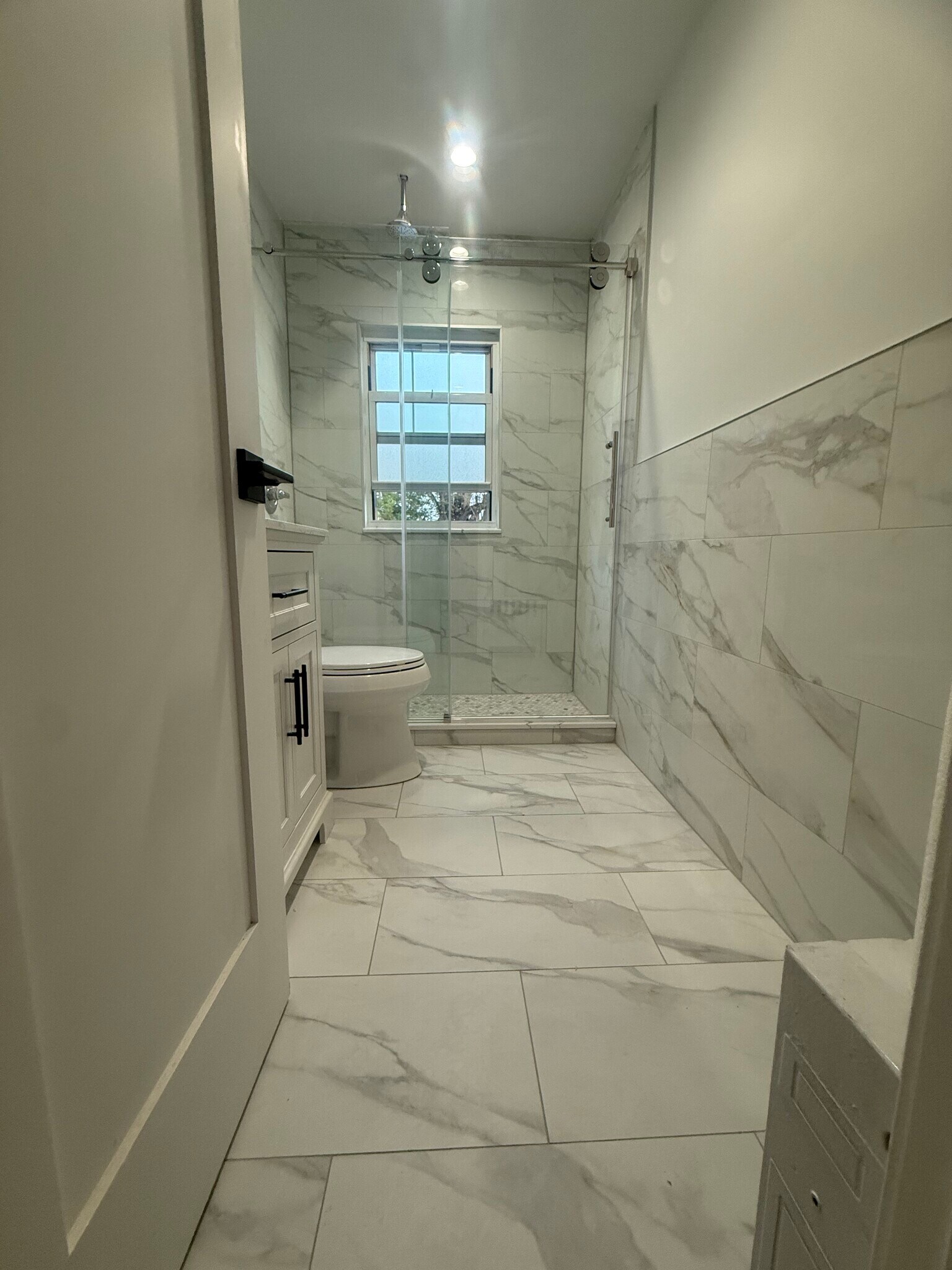 Building Photo - 260 Gainsborg Ave E