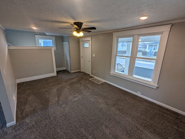 Building Photo - $599 Security Deposit Special