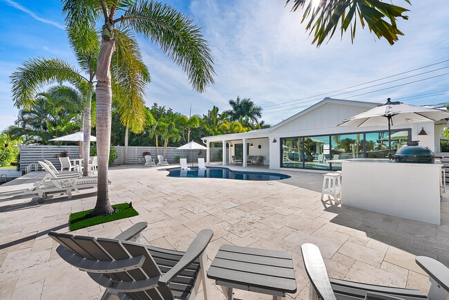 Building Photo - 355 Center St