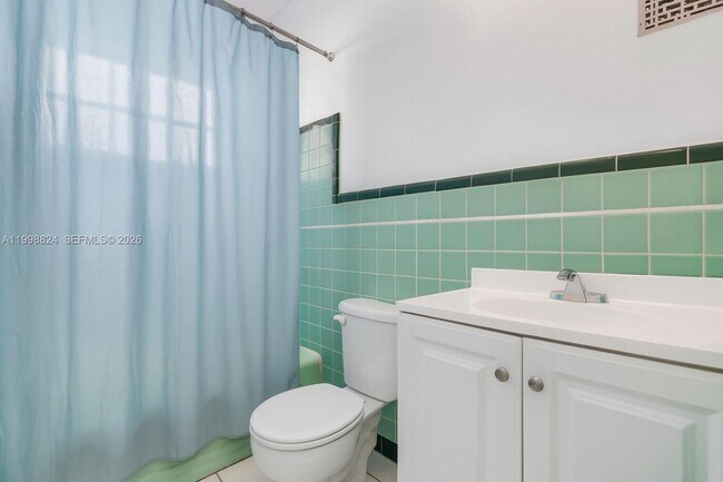 Building Photo - 635 8th St