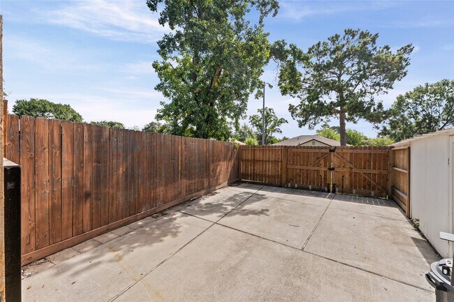 Building Photo - 3202 Greenham Ct