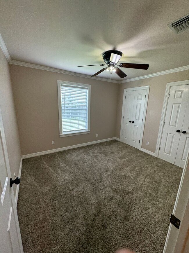 Building Photo - 1002 Creole Dr