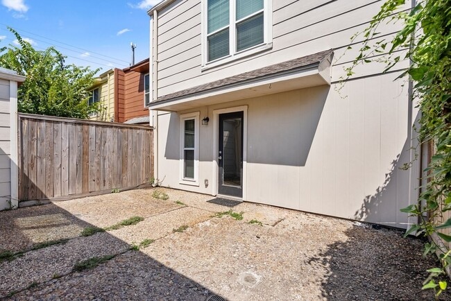 Building Photo - 1349 Mardi Ln