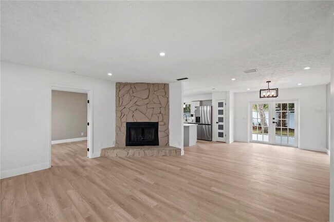 Building Photo - 3206 Las Brisas Dr