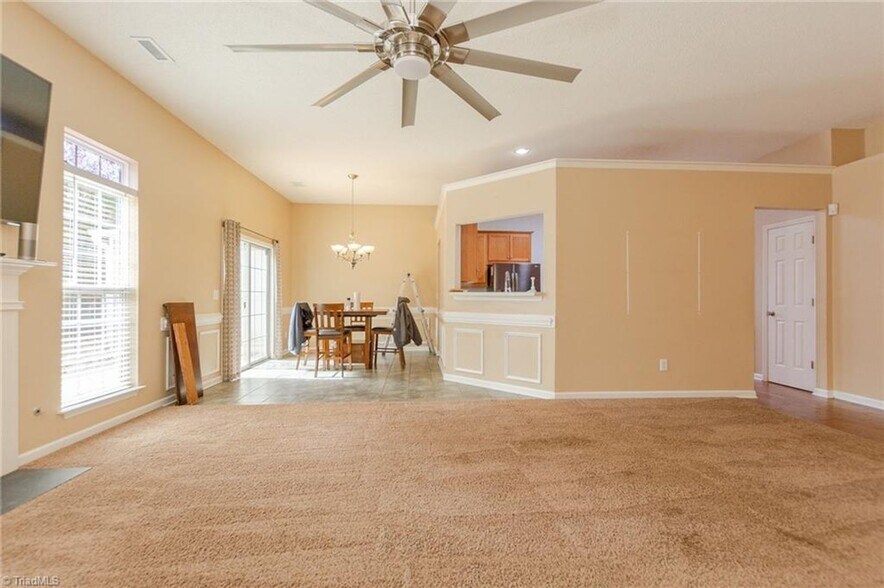 Building Photo - 902 Satinwood Dr