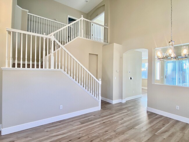 Building Photo - NEWLY RENOVATED, VERY CLEAN 5 BED, 3 BATH,...