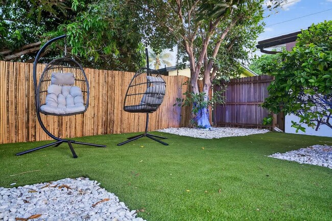 Building Photo - 5760 NE 18th Ave