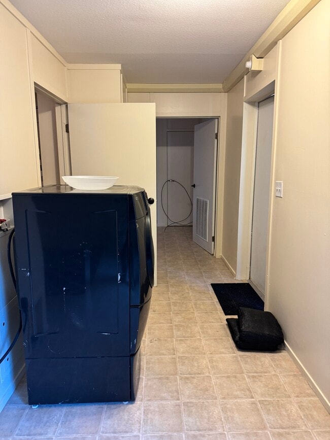 Building Photo - 16482 Eastchase St