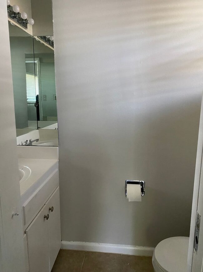 Building Photo - This is a 3 bedroom 1.5 bathroom home with...