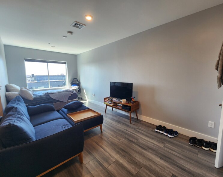 Building Photo - 55 W Fifth St