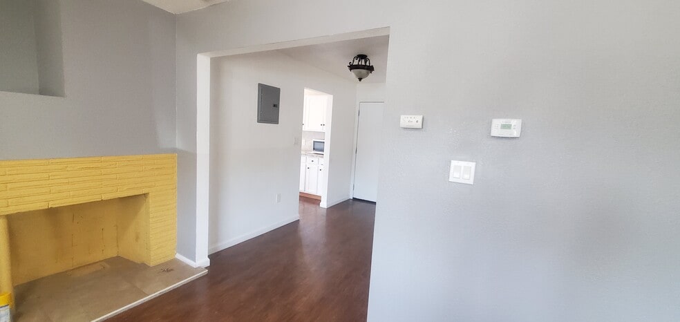 Building Photo - 629 Lee Dr