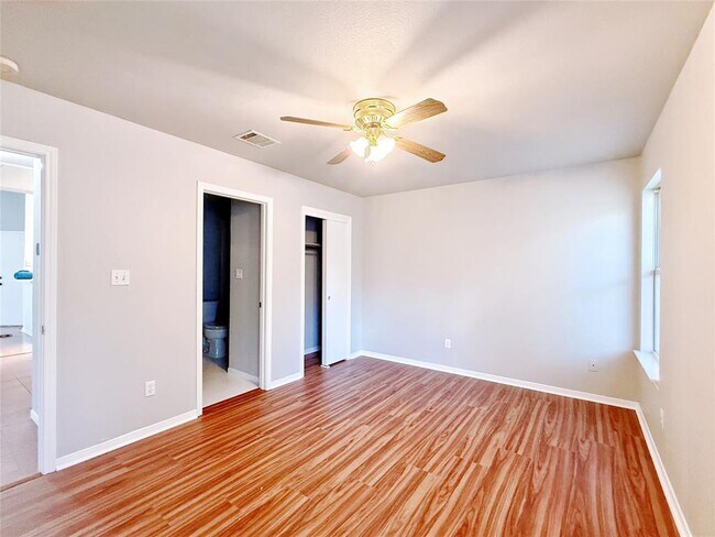 Building Photo - 1581 Parkfield Cir