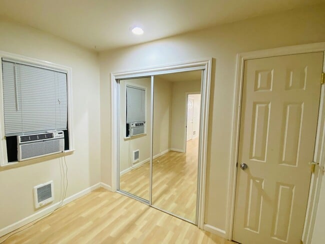 Building Photo - One Bedroom Cottage Style Home in Central Everett