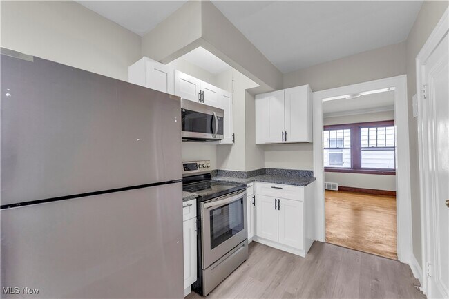 Building Photo - 1530 E 214th St