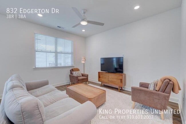 Building Photo - 832 Edgerton Dr