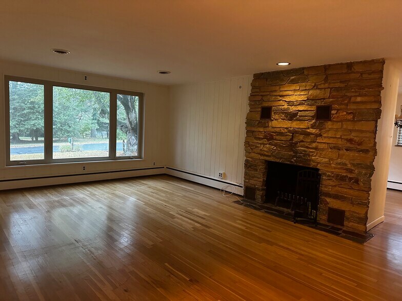 Building Photo - 1 High Acres Dr