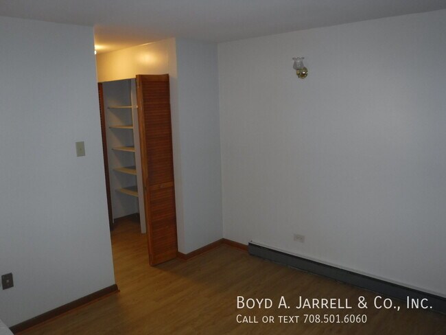 Building Photo - Immediate occupancy one bedroom