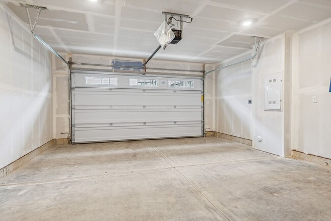 Building Photo - 3 Bed | 3.5 Bathroom | 1626 Sq Ft | $3,400