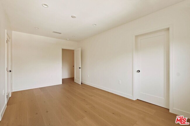 Building Photo - 308 S Highland Ave