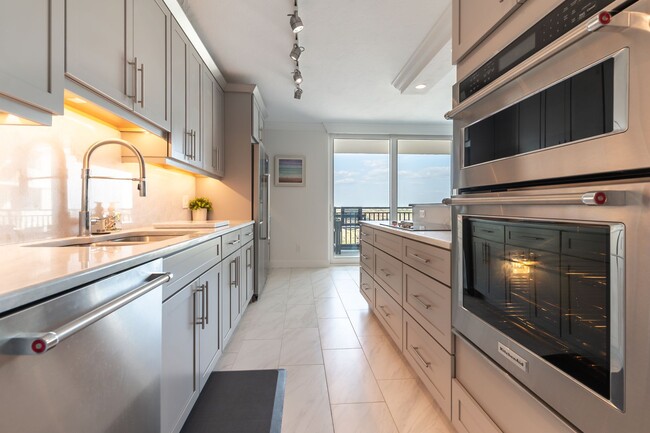 Building Photo - Siesta Key Luxury 2 Bed Condo with Gulf Views