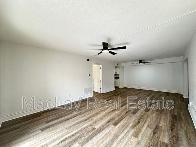 Building Photo - 3825 E Camelback Rd