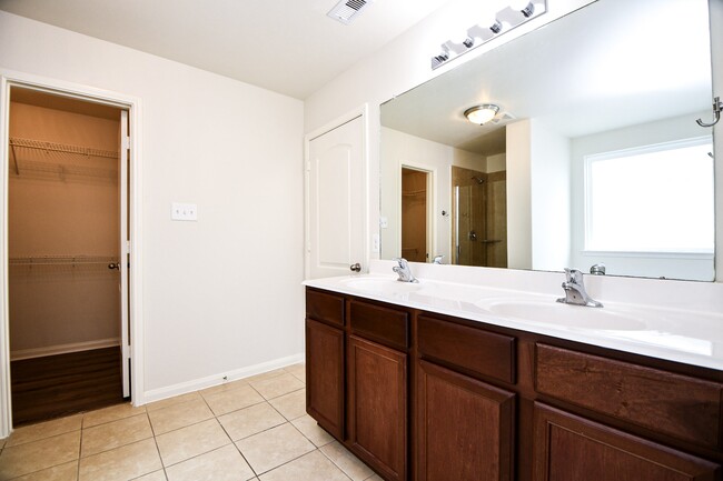Building Photo - 10909 Panther Ct