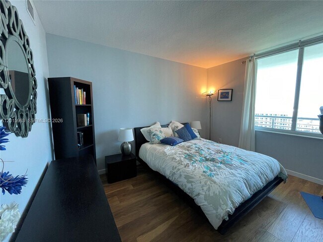 Building Photo - 335 S Biscayne Blvd