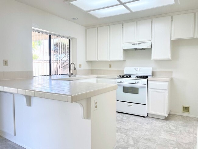 Building Photo - Single Level in Shadowridge w/ A/C!