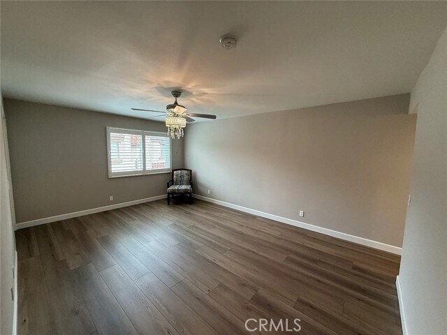 Building Photo - 327 E Live Oak St