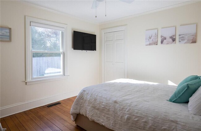 Building Photo - 244 Kingstown Rd