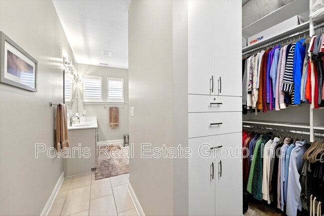 Building Photo - 6942 Cherry Creek Blvd