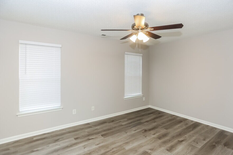 Building Photo - 873 Raindrops Rd