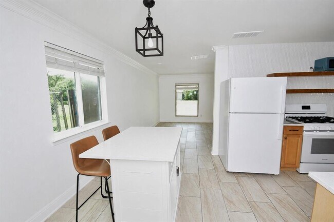 Building Photo - 6027 Bluebell Cir