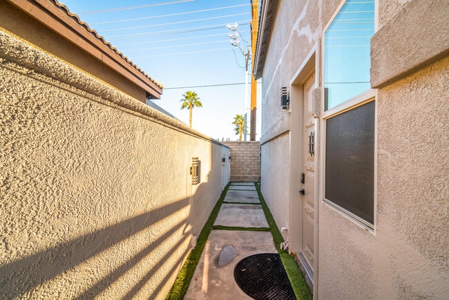 Building Photo - 48806 Barrymore St