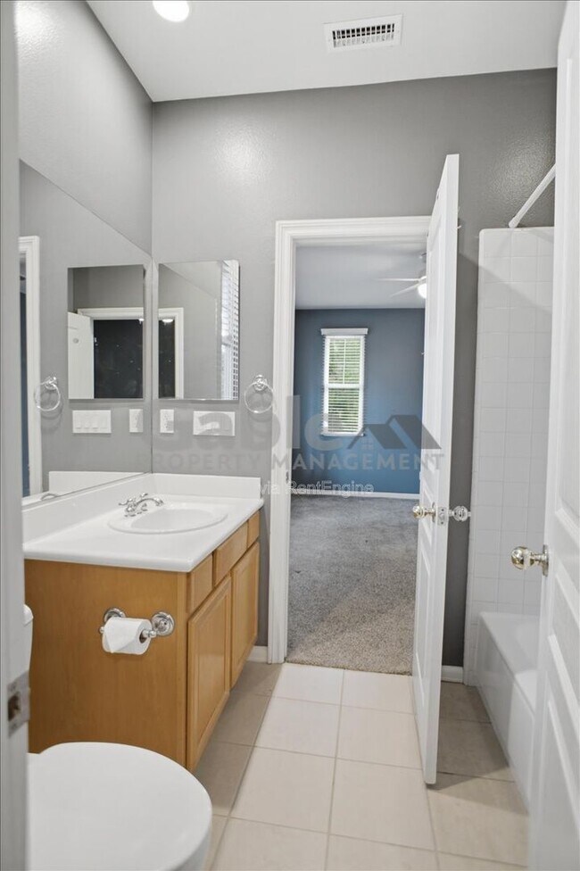 Building Photo - 26925 Carmelita Dr
