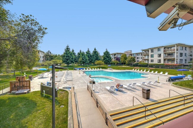 Building Photo - Large & Sunny Deck with this Cozy 1-Bedroom
